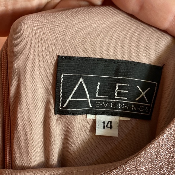 Rose Gold Stunner Maxi - Picture 3 of 5